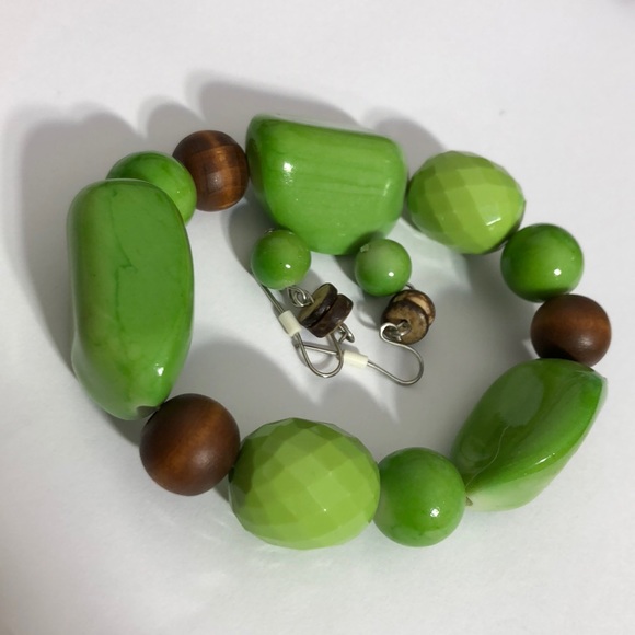 Jewelry - 🎀stretch bracelet with matching earrings